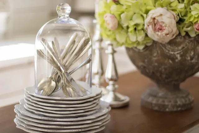 Élégance à Table  Les Assiettes pour dîners formels à ne pas manquer