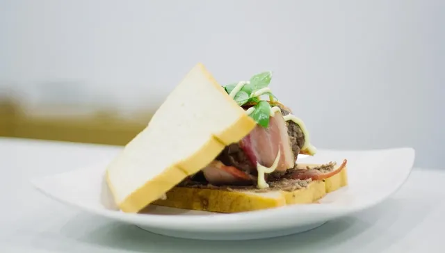 Transformez Votre Dîner  Comment l'Assiette Influence l'Expérience Culinaire